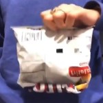 折りたたむだけでお菓子の袋を密閉する裏技が素晴らしい☆湿気よサヨナラ～